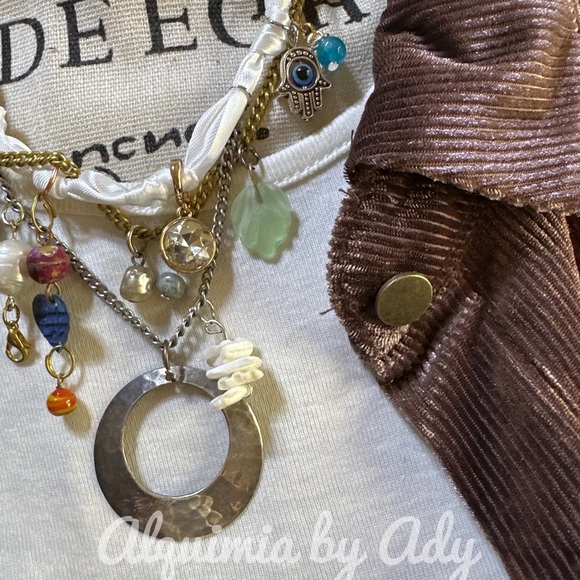 Maximalist layered tags and pearls statement handmade necklace - Picture 5 of 8